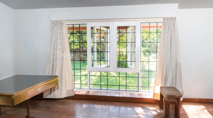 CC110 Outward Opening Screen Window